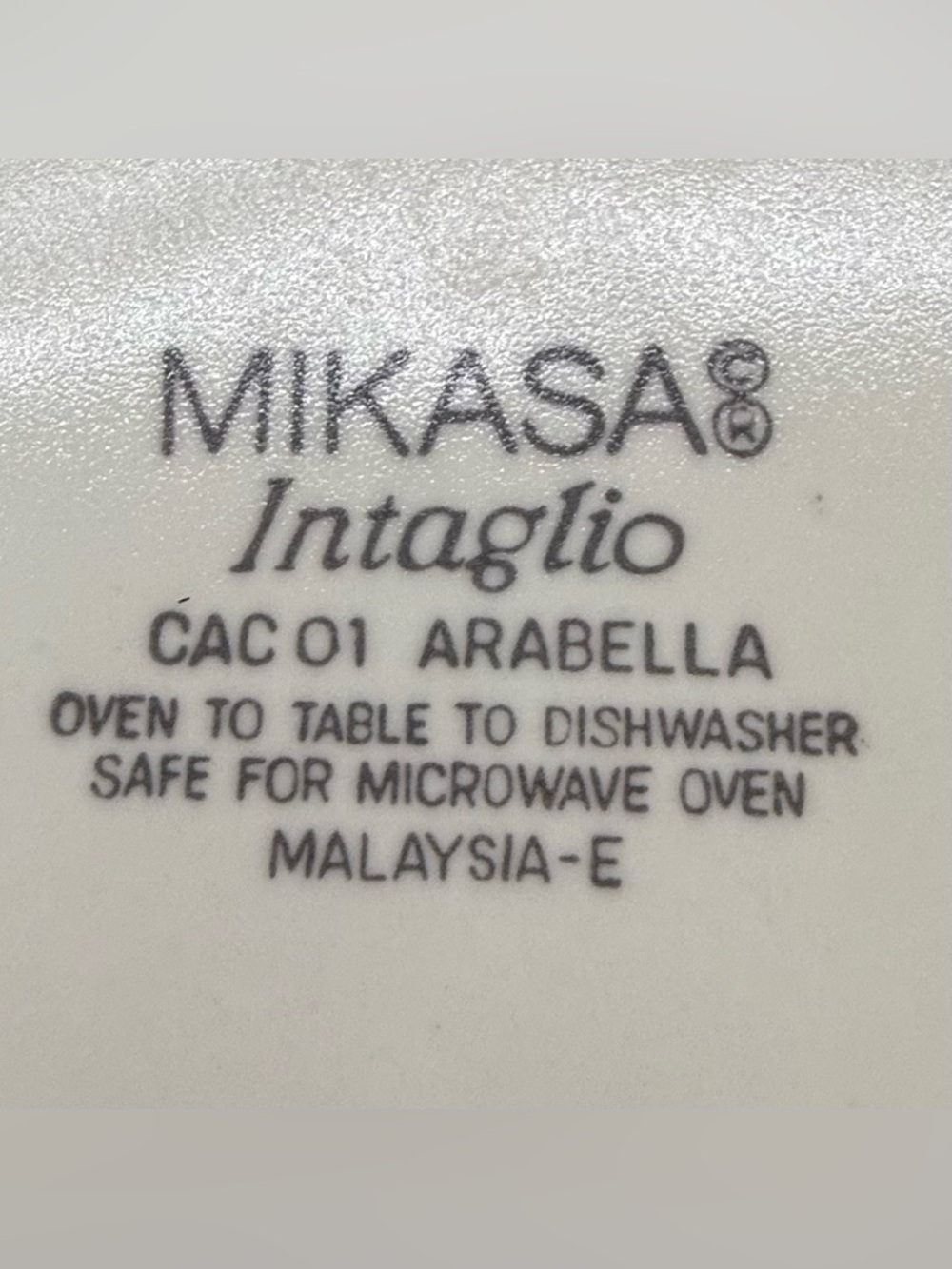 Mikasa Intaglio Arabella 2 pc Covered Casserole 9.5 ” x 2.25” - Oven to Table - Picture 11 of 11